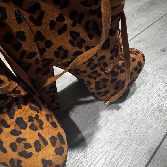 CHEETAH BOOTIES - Picture 3 of 9